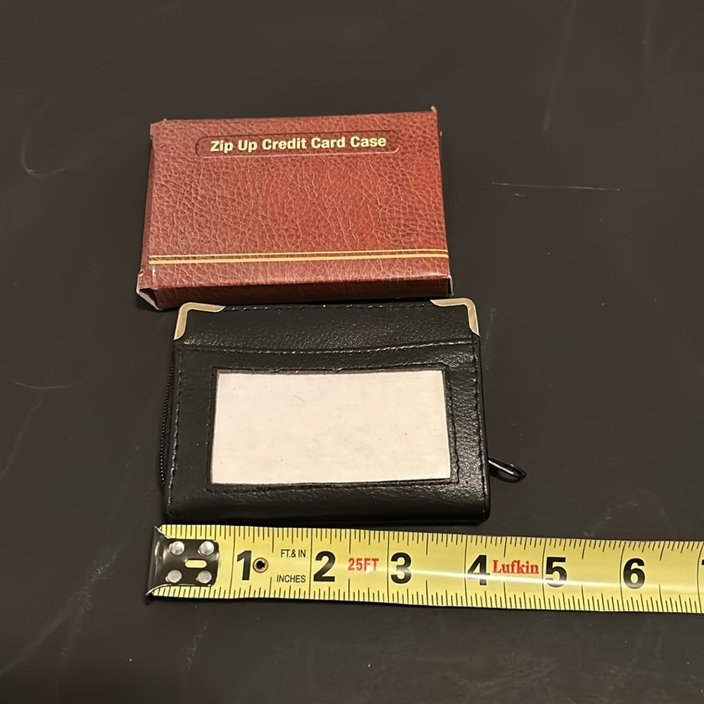 VINTAGE  ZIP UP CREDIT CARD CASE NEW NEVER WORN